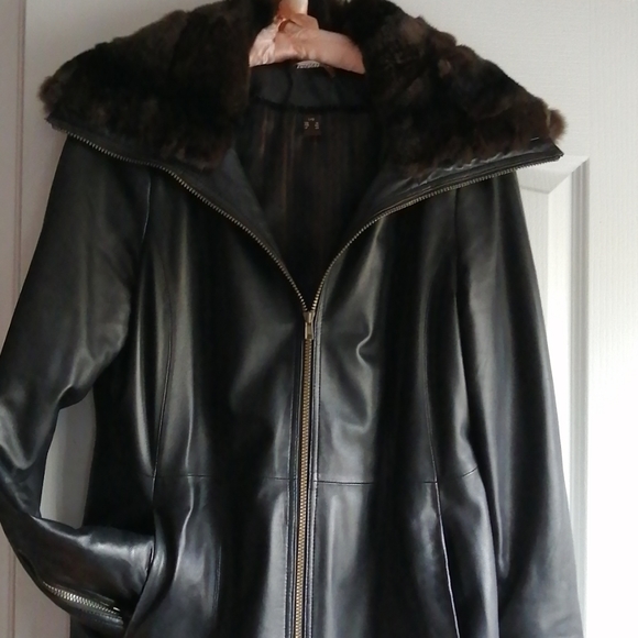 Danier Jackets & Blazers - Danier leather coat with fur trim